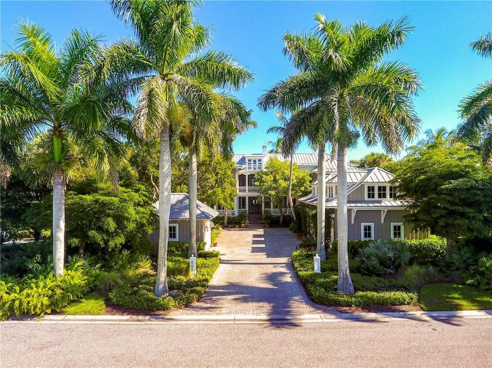 Recently Sold: $9,850,000 (4 beds, 4 baths, 6251 Square Feet)