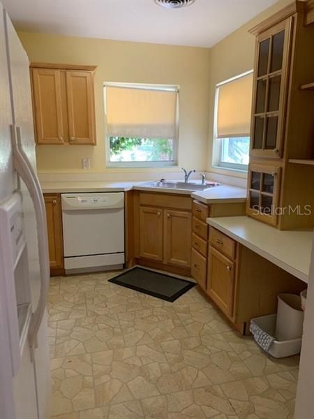 Recently Sold: $114,500 (2 beds, 1 baths, 886 Square Feet)
