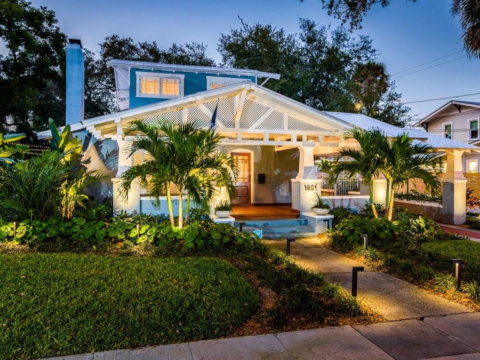 Недавно продано: $1,750,000 (5 спален, 3 ванн, 3443 Квадратных фут)