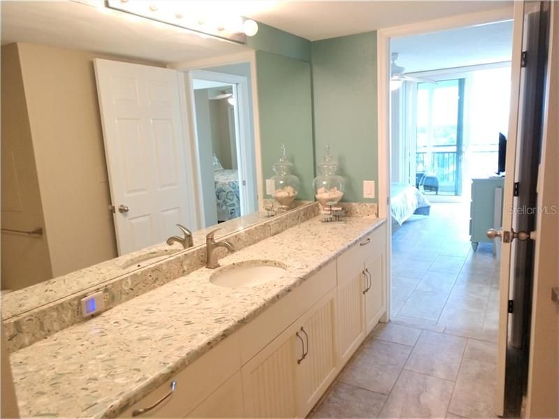 Recently Rented: $4,800 (2 beds, 2 baths, 1284 Square Feet)