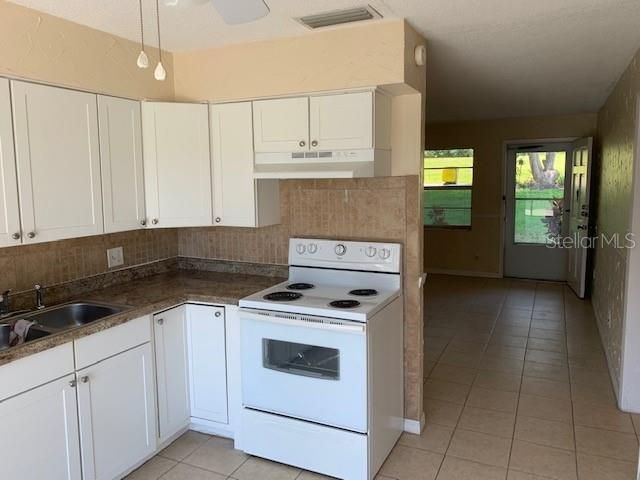 Recently Rented: $995 (2 beds, 1 baths, 710 Square Feet)