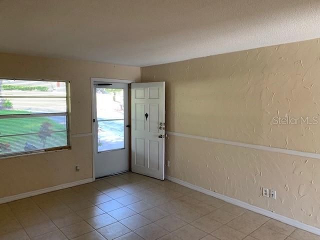 Recently Rented: $995 (2 beds, 1 baths, 710 Square Feet)