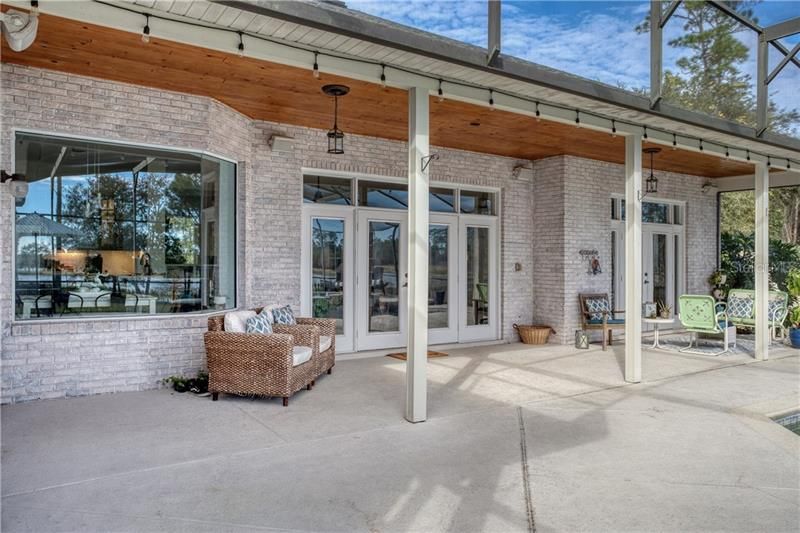 Recently Sold: $632,000 (4 beds, 2 baths, 2401 Square Feet)