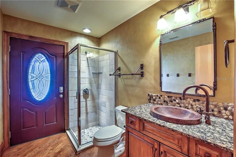 Недавно продано: $1,750,000 (4 спален, 4 ванн, 6455 Квадратных фут)