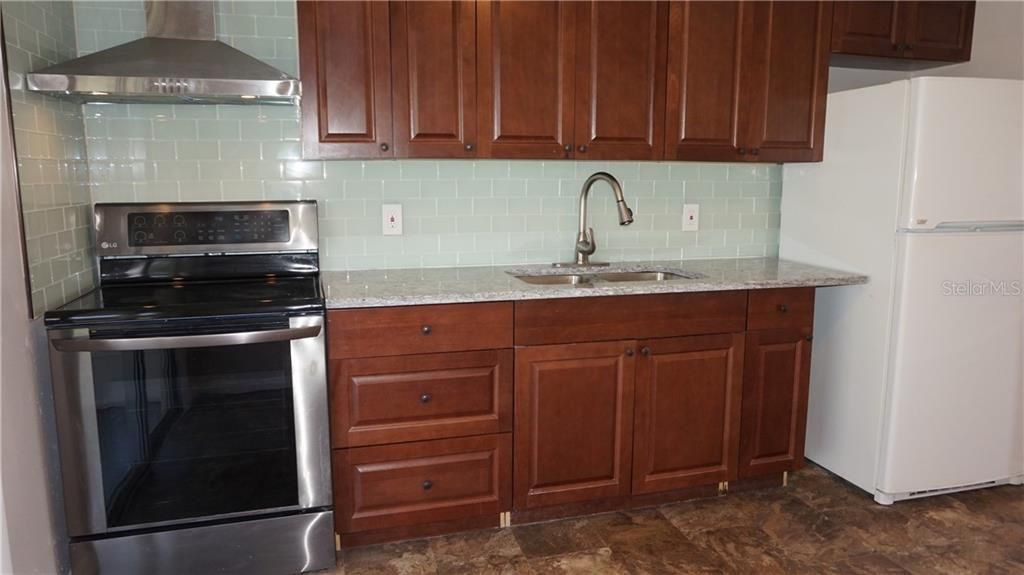 Recently Rented: $900 (2 beds, 1 baths, 728 Square Feet)