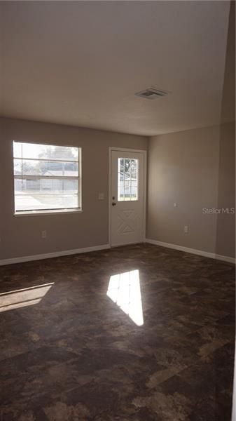 Recently Rented: $900 (2 beds, 1 baths, 728 Square Feet)