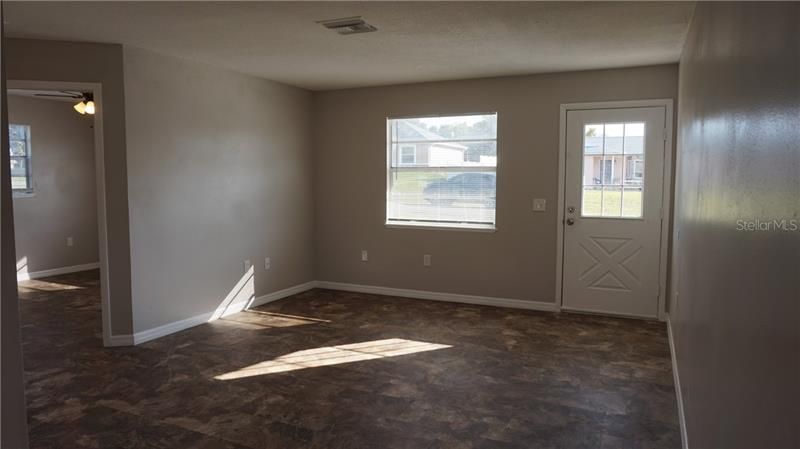 Recently Rented: $900 (2 beds, 1 baths, 728 Square Feet)