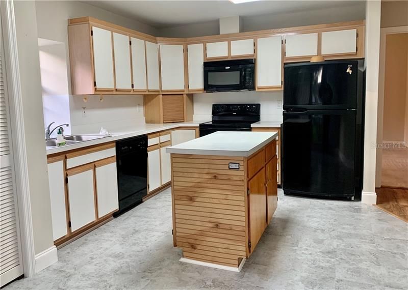 Recently Sold: $215,000 (3 beds, 2 baths, 1615 Square Feet)