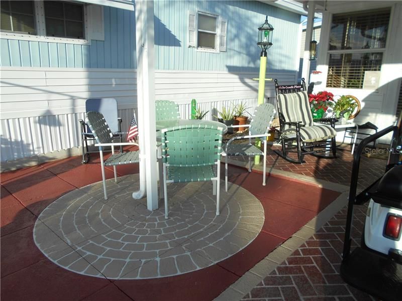 Patio in Front