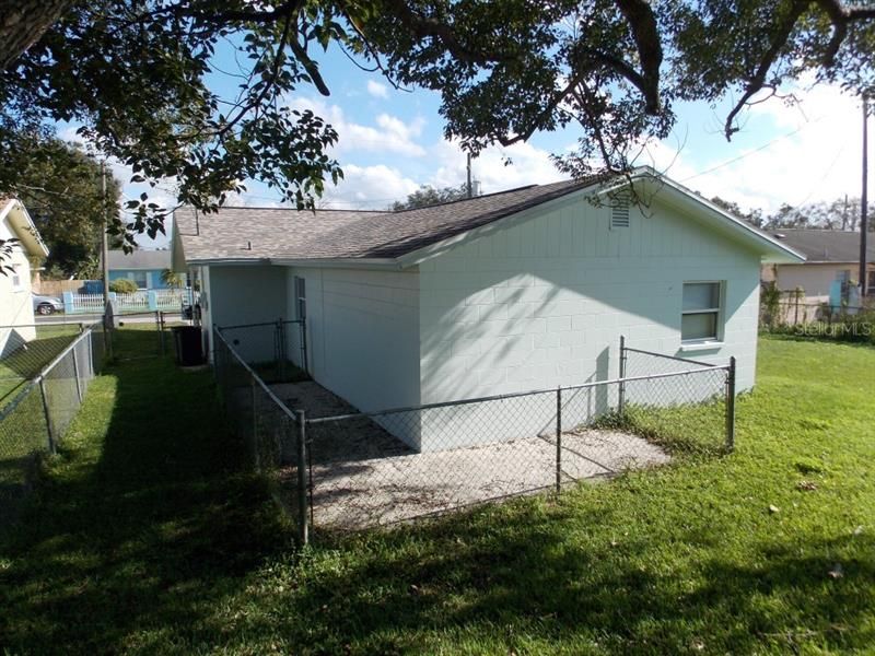 Recently Sold: $129,900 (4 beds, 2 baths, 1503 Square Feet)