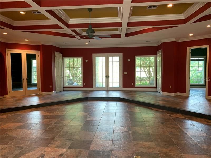 Recently Sold: $1,900,000 (3 beds, 2 baths, 5597 Square Feet)