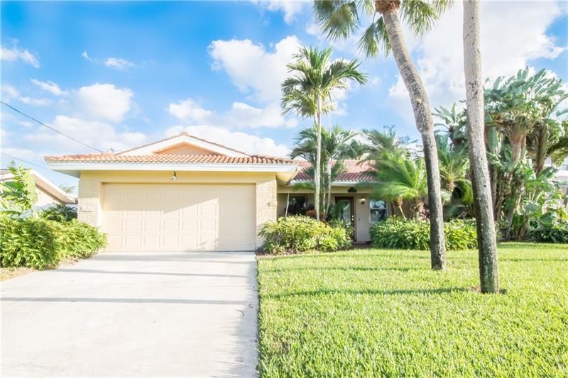 Recently Sold: $745,000 (3 beds, 2 baths, 1984 Square Feet)