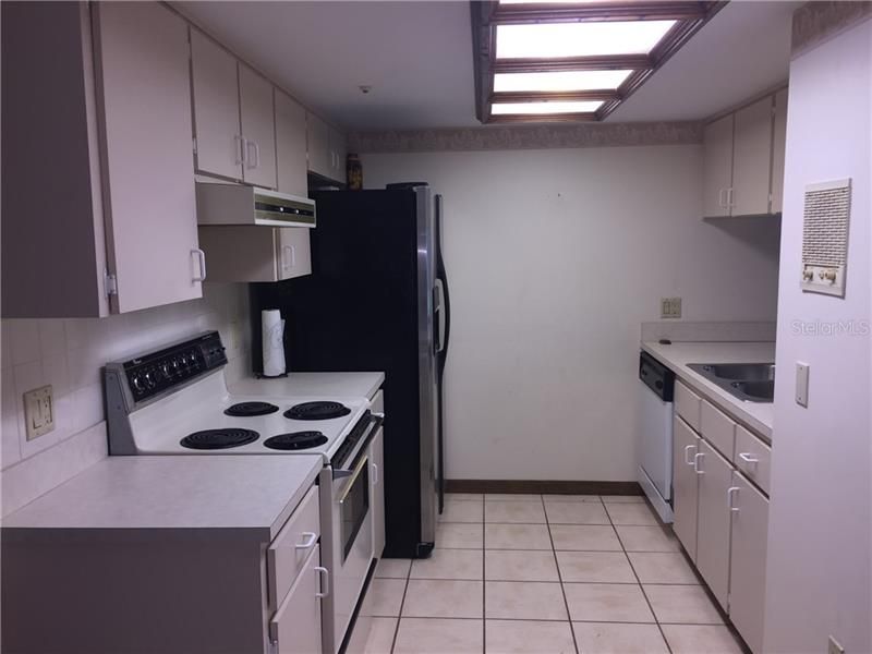 Recently Rented: $1,095 (2 beds, 2 baths, 1460 Square Feet)