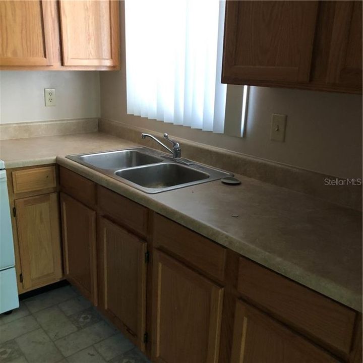 Recently Rented: $899 (2 beds, 2 baths, 800 Square Feet)