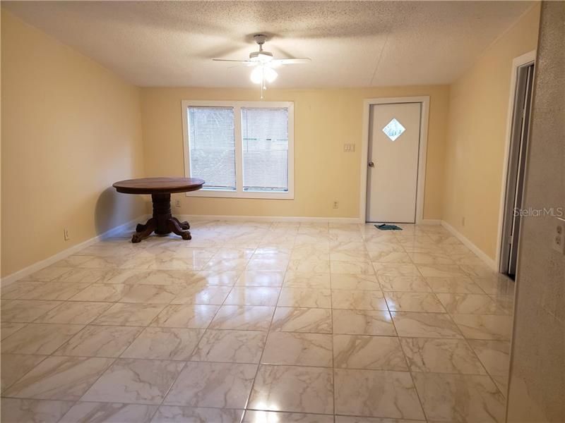 Recently Rented: $1,095 (3 beds, 2 baths, 1080 Square Feet)