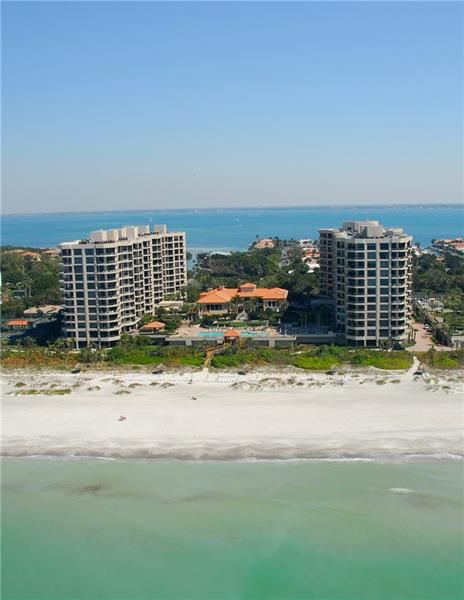 Recently Sold: $3,000,000 (3 beds, 3 baths, 3400 Square Feet)