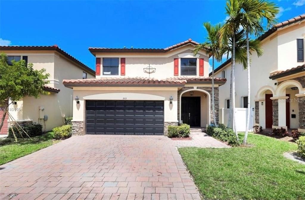 Recently Sold: $420,000 (4 beds, 3 baths, 2548 Square Feet)