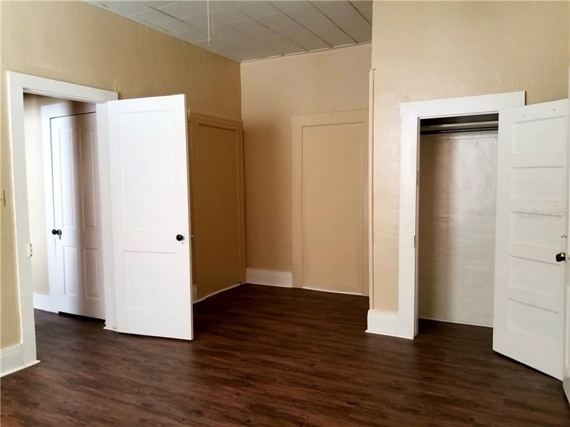 Recently Rented: $895 (2 beds, 1 baths, 1000 Square Feet)