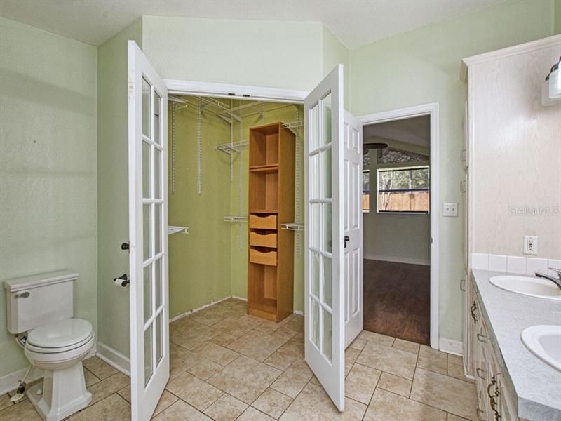 最近售出: $199,900 (3 贝兹, 2 浴室, 2064 平方英尺)