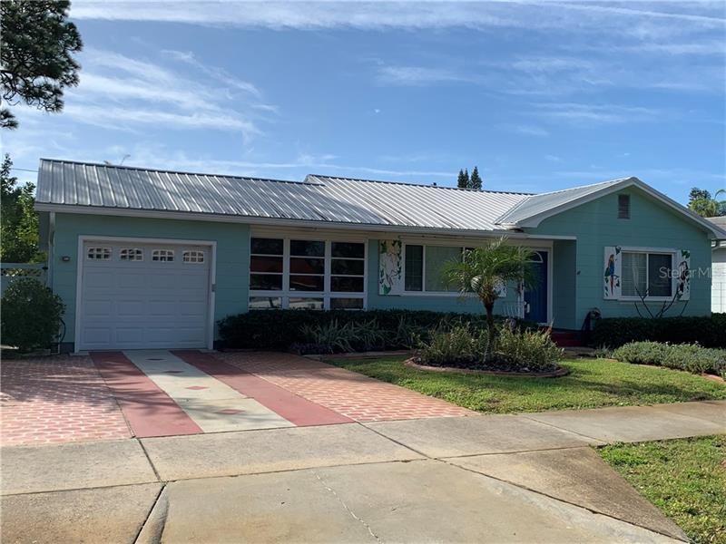Recently Sold: $349,000 (2 beds, 1 baths, 941 Square Feet)