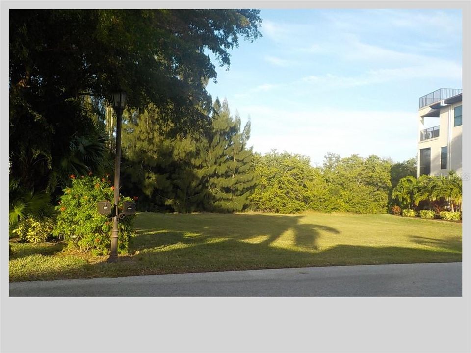 Vendido Recientemente: $289,000 (0.37 acres)