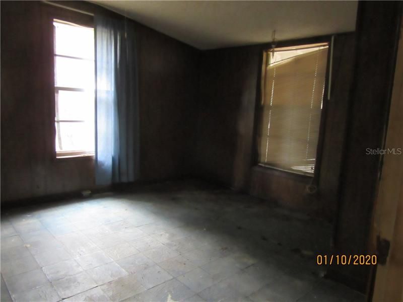 Recently Sold: $44,900 (1 beds, 1 baths, 744 Square Feet)