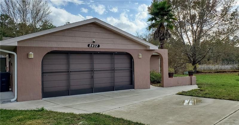 Screened garage