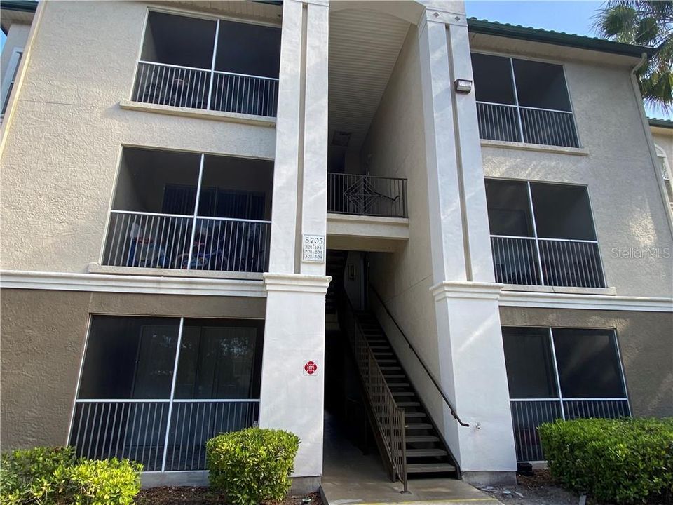 Recently Sold: $99,900 (2 beds, 1 baths, 927 Square Feet)