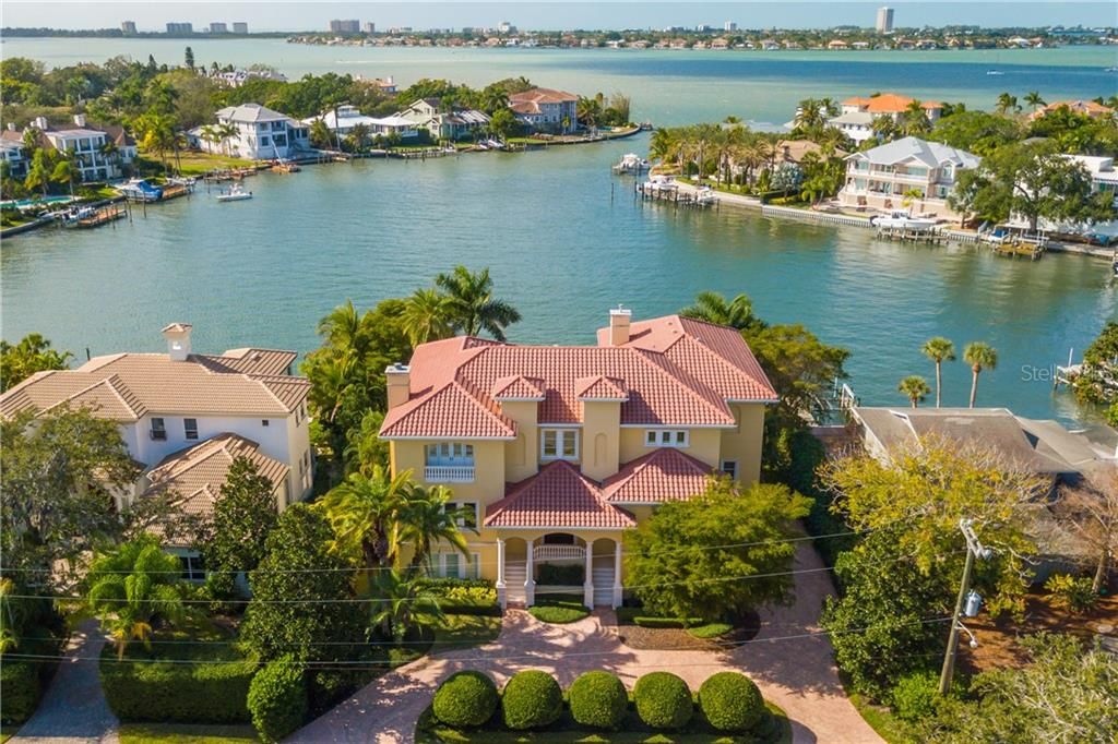 Recently Sold: $2,600,000 (4 beds, 4 baths, 6631 Square Feet)