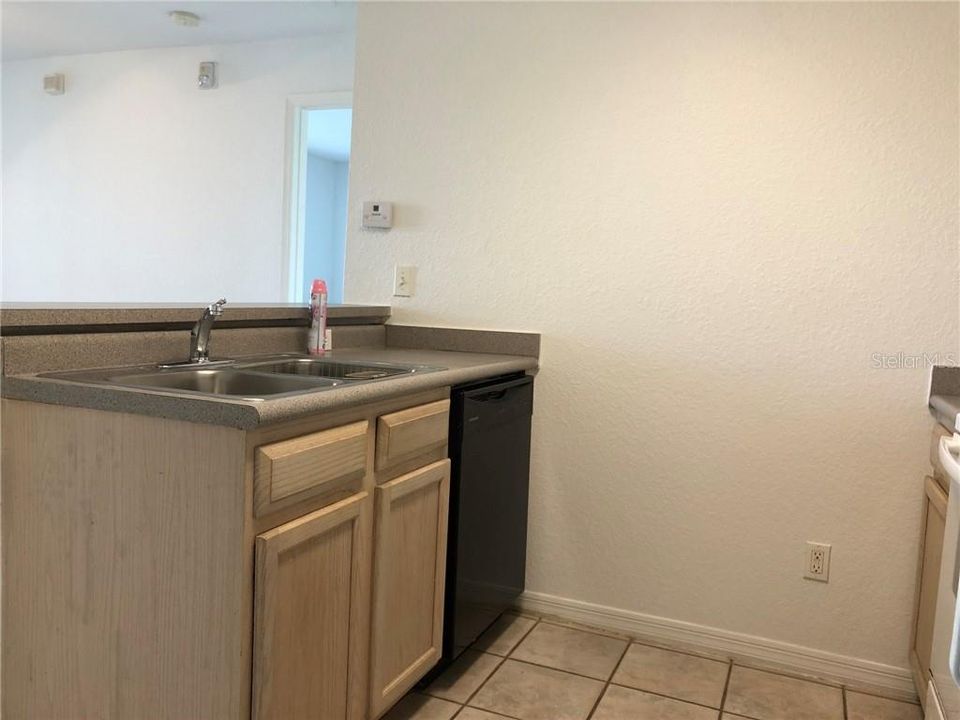 Recently Rented: $950 (1 beds, 1 baths, 558 Square Feet)