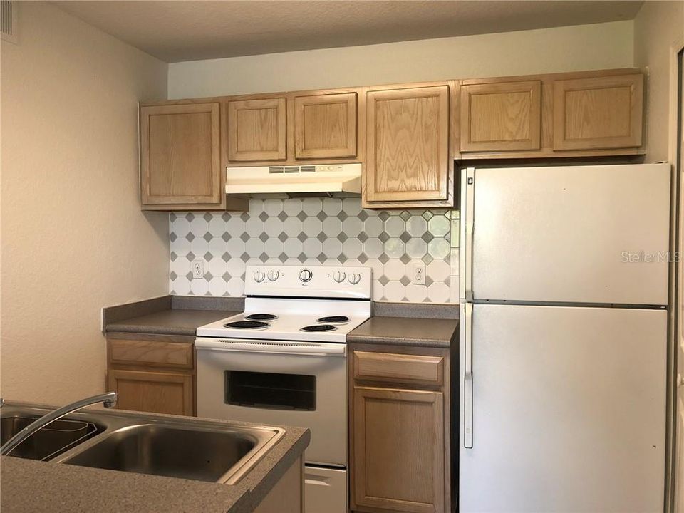 Recently Rented: $950 (1 beds, 1 baths, 558 Square Feet)