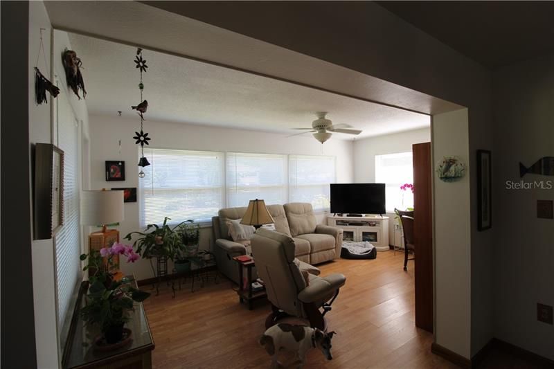 Recently Sold: $245,000 (2 beds, 1 baths, 1121 Square Feet)