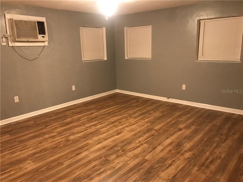 Recently Rented: $850 (1 beds, 1 baths, 570 Square Feet)