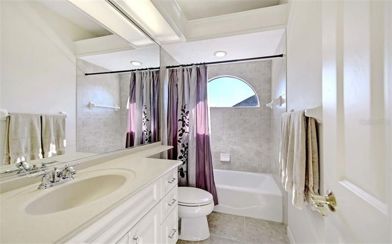 最近售出: $650,000 (4 贝兹, 3 浴室, 3729 平方英尺)
