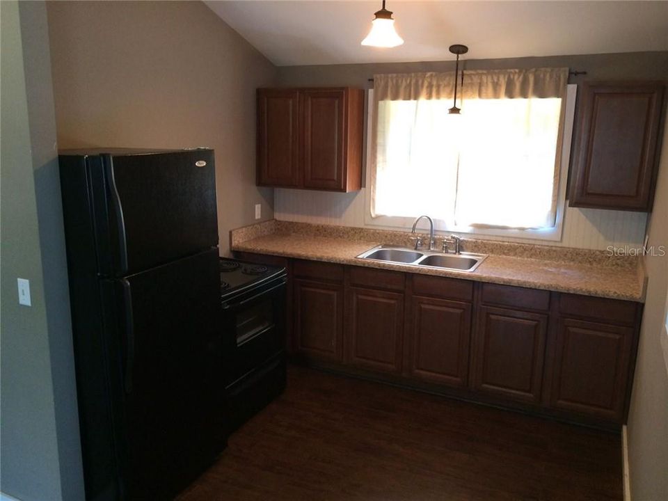 Recently Rented: $875 (2 beds, 1 baths, 775 Square Feet)