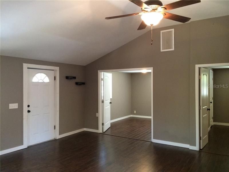 Recently Rented: $875 (2 beds, 1 baths, 775 Square Feet)