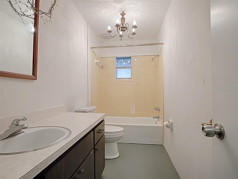 最近售出: $195,000 (3 贝兹, 2 浴室, 1384 平方英尺)
