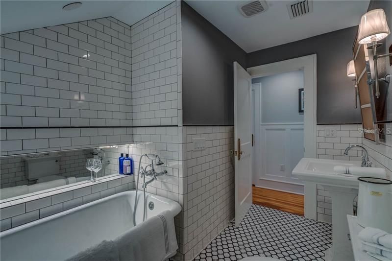 最近售出: $465,000 (3 贝兹, 2 浴室, 1728 平方英尺)