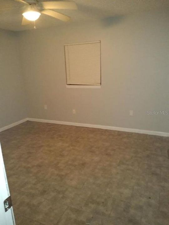 Recently Rented: $995 (2 beds, 1 baths, 910 Square Feet)