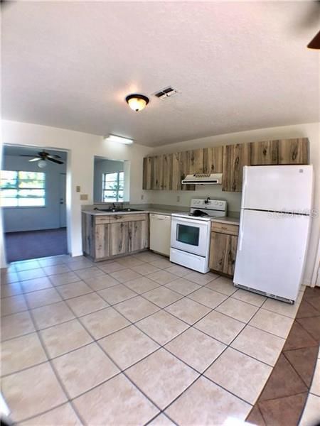 Recently Sold: $209,750 (3 beds, 2 baths, 2654 Square Feet)