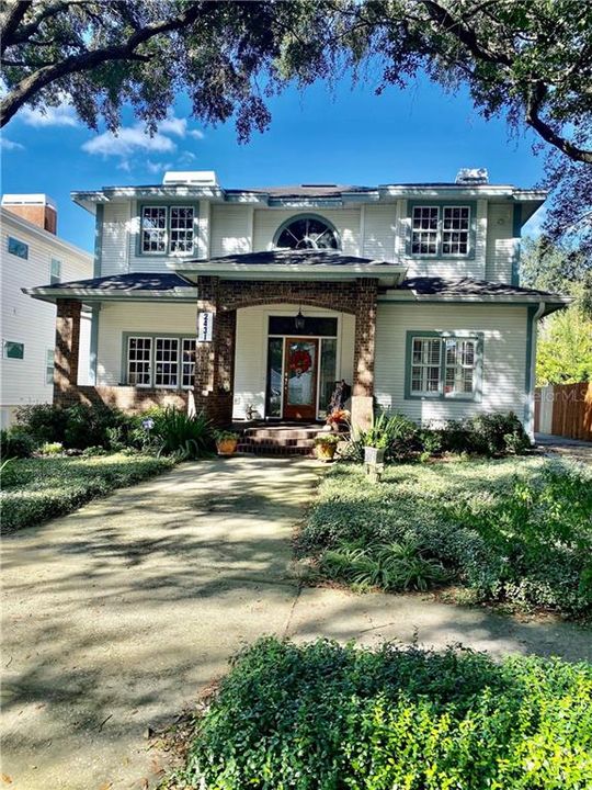 Vendido Recientemente: $840,000 (4 camas, 3 baños, 2637 Pies cuadrados)