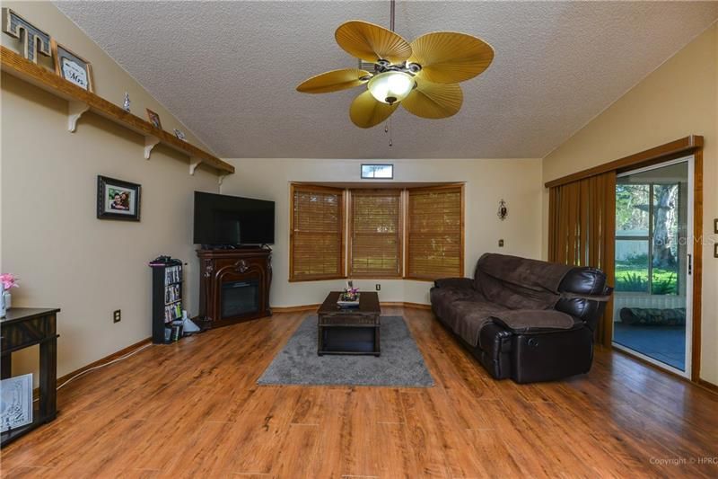 Recently Sold: $139,900 (2 beds, 2 baths, 1448 Square Feet)