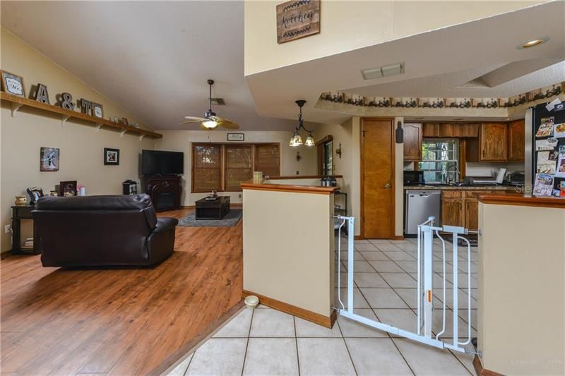 Recently Sold: $139,900 (2 beds, 2 baths, 1448 Square Feet)