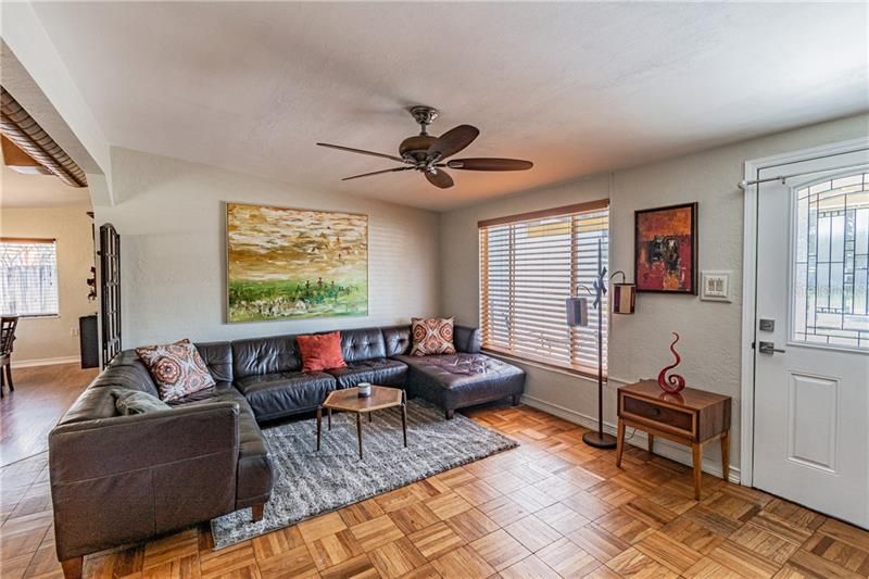 Recently Sold: $225,000 (2 beds, 1 baths, 993 Square Feet)