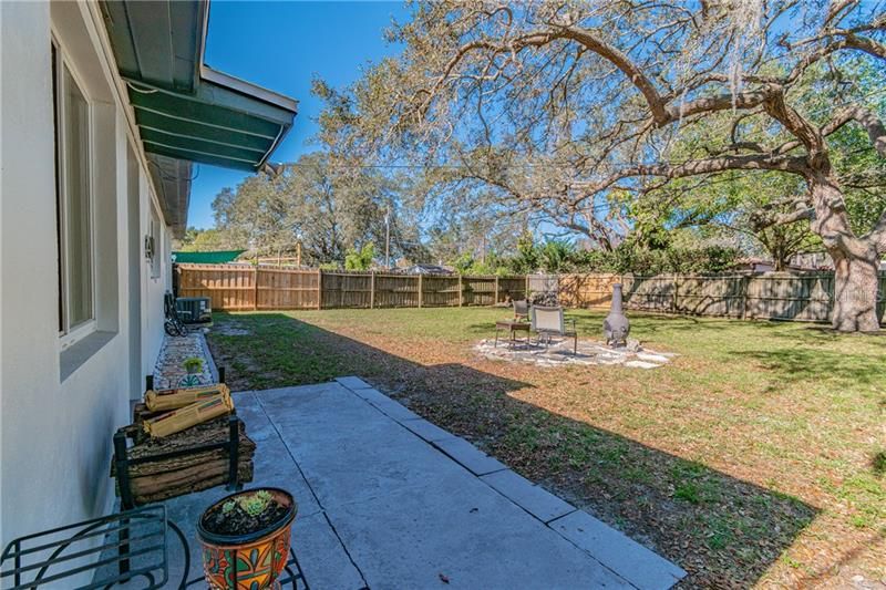 Large backyard with plenty of room to park a boat or RV