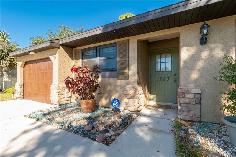 Recently Sold: $134,900 (2 beds, 1 baths, 813 Square Feet)