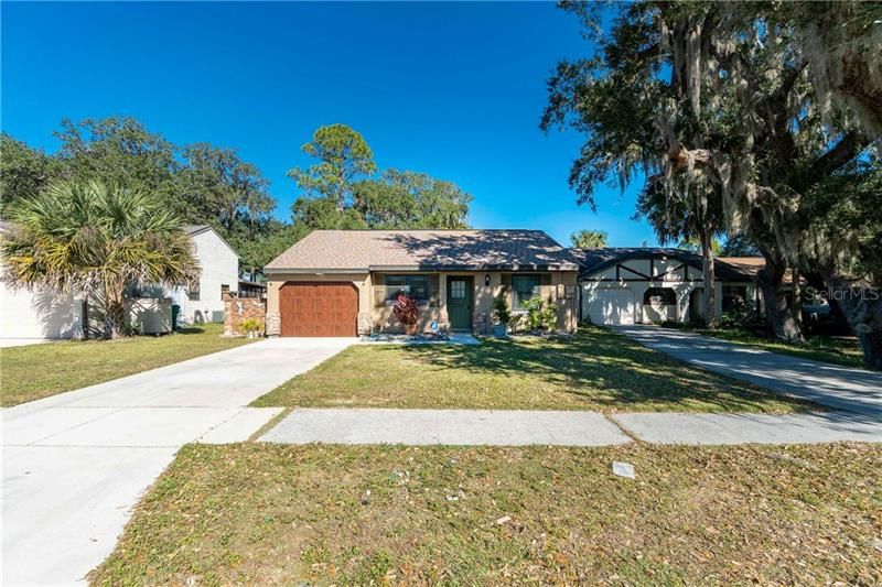 Recently Sold: $134,900 (2 beds, 1 baths, 813 Square Feet)