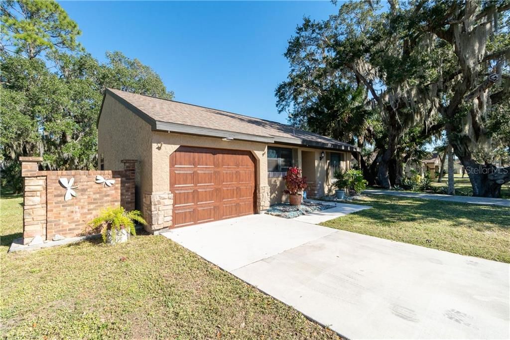 Recently Sold: $134,900 (2 beds, 1 baths, 813 Square Feet)