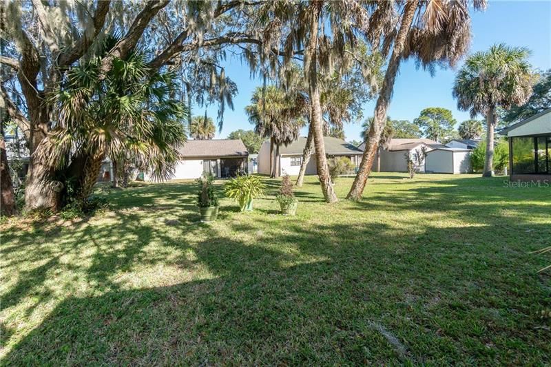 Recently Sold: $134,900 (2 beds, 1 baths, 813 Square Feet)