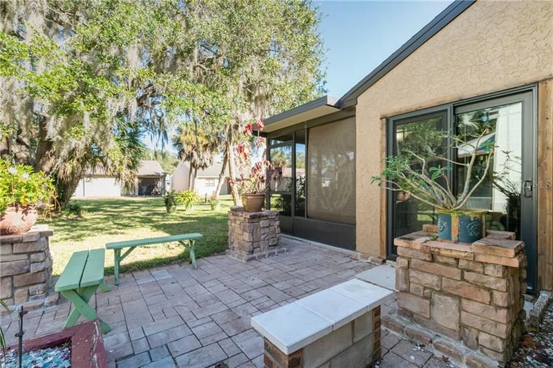 Recently Sold: $134,900 (2 beds, 1 baths, 813 Square Feet)